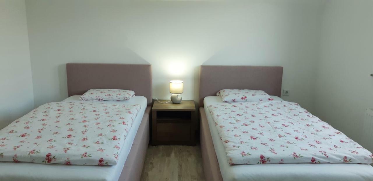 Apartmani Bilic Korenica Ngoại thất bức ảnh